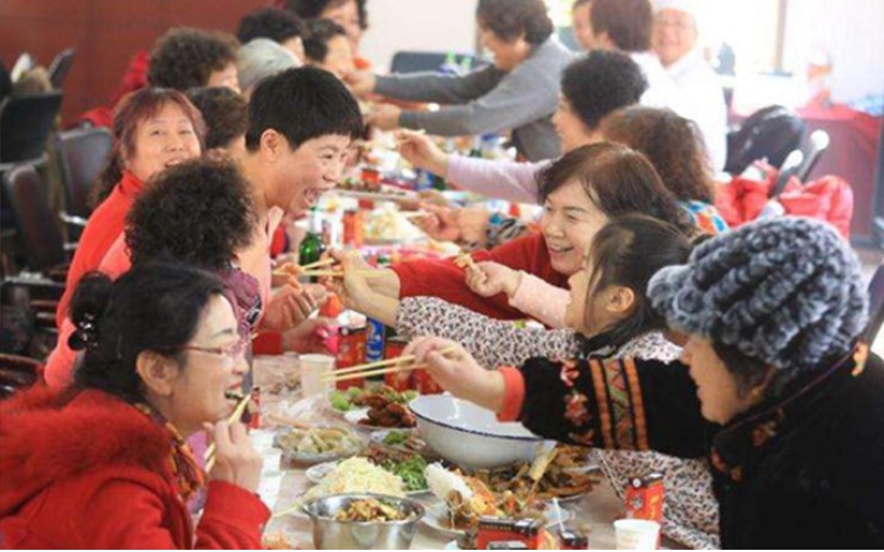 敦煌社區(qū)舉辦“左鄰右舍話端午，鄰里一家親”端午節(jié)活動(dòng)暨第十三屆百家宴活動(dòng)